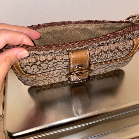 Coach Brown Signature Mini C SoHo Jacquard Canvas Buckle Clutch Wristlet Wallet - Picture 3 of 3